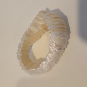 Stretchy shell bracelet